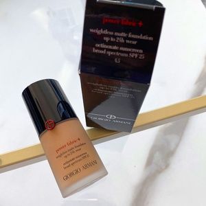 GIORGIO ARMANI 24 hr Long Lasting Fabric Power+ Foundation SPF25 4.5 Light NIB
